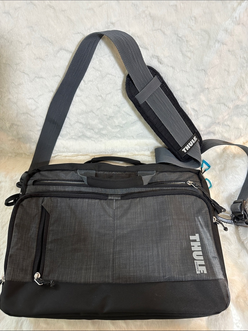 Thule Gray and Black Laptop Messenger Bag - Slim Commuter Briefcase